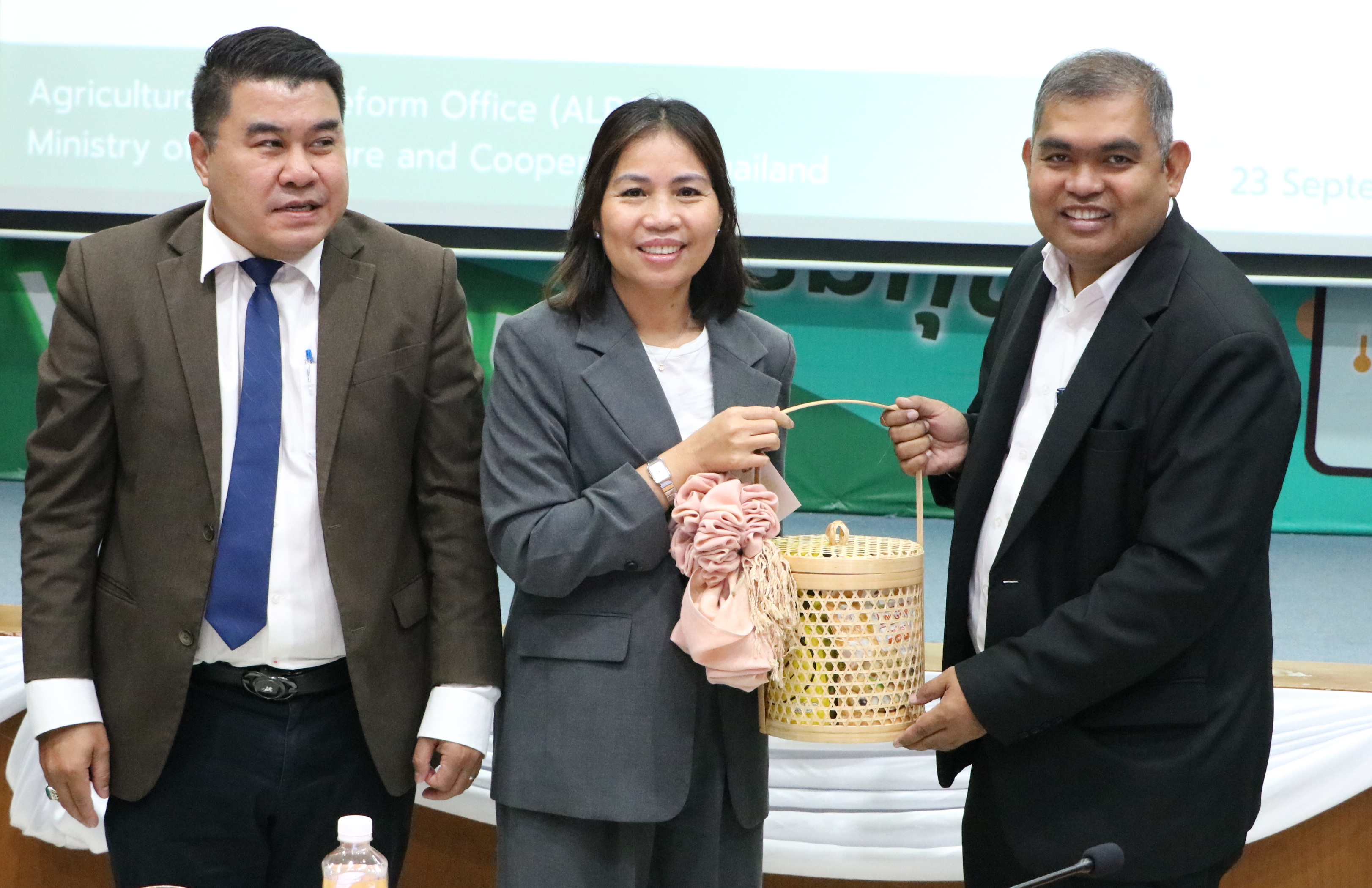 title - ส.ป.ก. ต้อนรับคณะผู้แทนจากสถาบันเทคโนโลยีแห่งเอเชีย (Asian Institute of Technology: AIT)